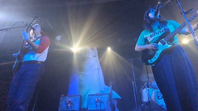 The Beths perform Not Running on 02/16/23 in Portland, OR смотреть онлайн