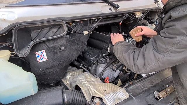 Замена топливного фильтра Спринтер. Завоздушил дизель! смотреть онлайн