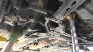 Замена задних сайлентблоков передних рычагов на Тойота Королла 2008 1,6  Toyota Corolla