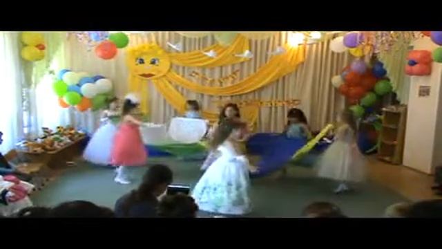 танец с полотнами 2013 выпускной смотреть онлайн