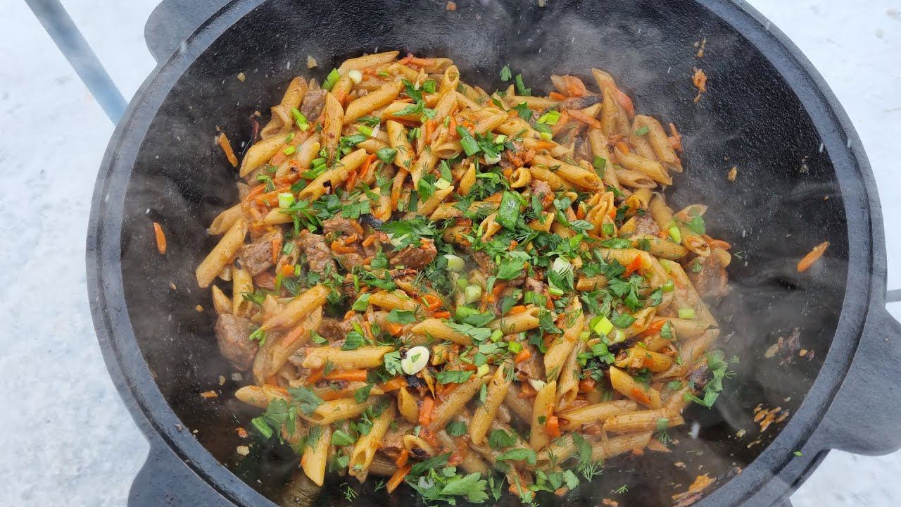 Макароны по-татарски или плов из макарон в казане на костре смотреть онлайн