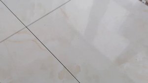 Чем удалить плиточный клей из швов. Как почистить плитку.