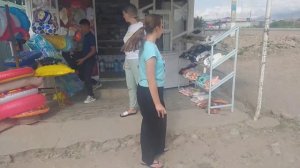 Прогулка до магазина. Поехали отдыхать На озеро Иссыкуль. Дом Отдыха Алтын Кум. Страна Киргизия.
