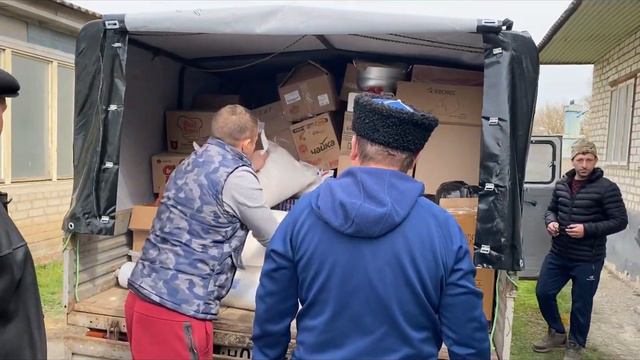 Гуманитарный конвой Степновских казаков в составе конвоя Терского казачьего войска смотреть онлайн