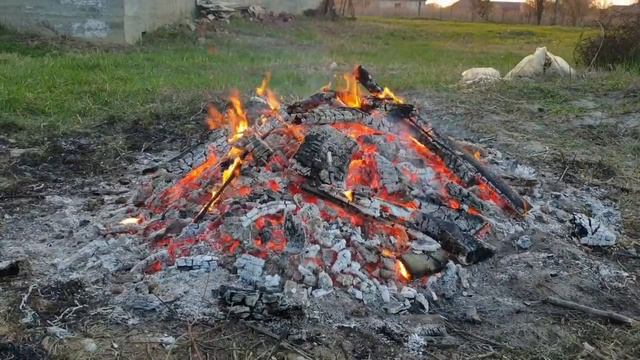 Звук, треск горящего костра. видео в ютуб смотреть онлайн