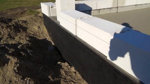 Как выставить УГЛОВЫЕ БЛОКИ первого ряда газобетона ПРОСТО