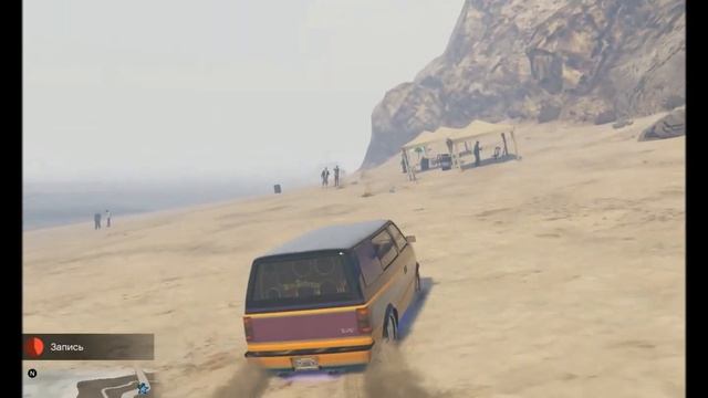 GTA 5 , ужасный желтый фургон резвится на песке. смотреть онлайн