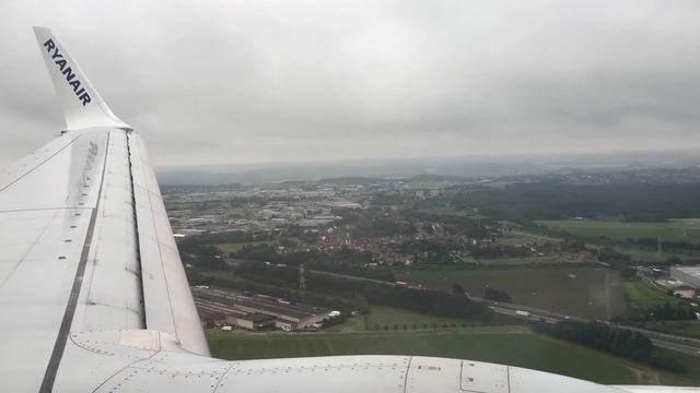 Landing at Brussels South Charleroi Airport (CRL) - Ryanair (FR) Ryanair 3238 reg EI-DWY смотреть онлайн