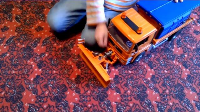 Bruder MAN Winter service with snow plough Снегоуборщик смотреть онлайн