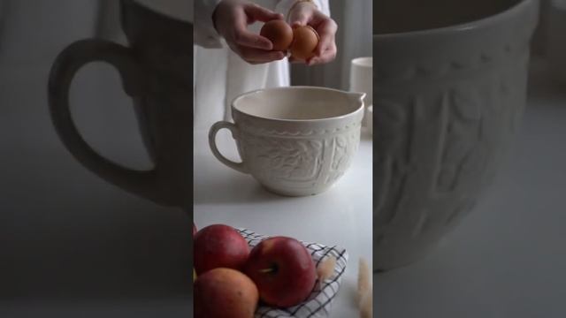 Цветаевский пирог или заливной пирог с яблоками. Рецепт в комментариях смотреть онлайн