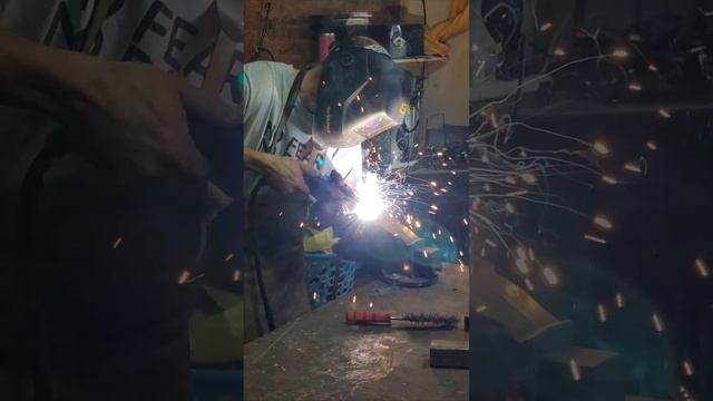 Probamos la Soldadora Inverter 160A MIG MAG FLUX MMA 3 EN 1 de Thompson смотреть онлайн