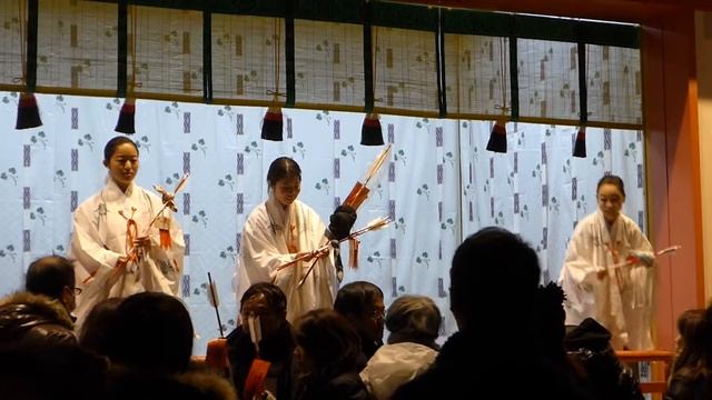 Leica C video Three priest dancers, New Year's Day смотреть онлайн