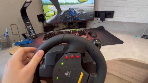Игровой руль Logitech momo racing 900 градусов