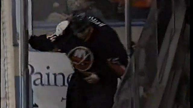 Arron Asham Vs Matthew Barnaby 03.17.03 смотреть онлайн