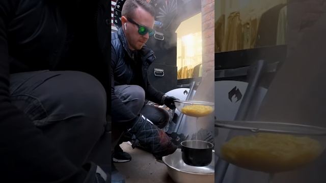 Вкуснейший Вок с мраморной говядиной и овощами на Гриль-кольце ЖаркоЖарко. Залетай в ТГ. смотреть онлайн