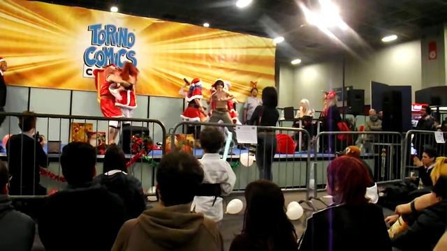 Comics Christmas Cosplay Day Esibizione gruppo Fairy Tail смотреть онлайн