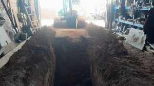 копка смотровой ямы в тесном гараже мини экскаватором стрелой робот размеры 1,5 на 8