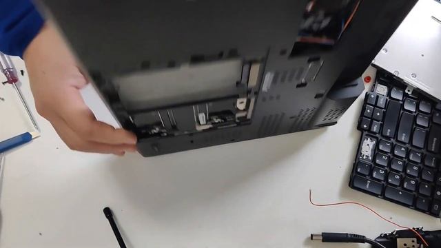 How to disassemble Lenovo ThinkPad W540/W541/T540p смотреть онлайн