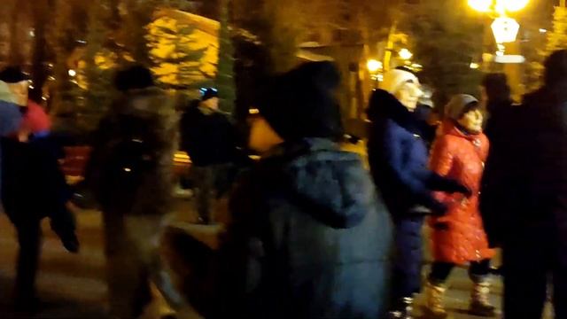 ОЧI ФАРБУЮТЬ, ВДЯГАЮТЬ СПIДНИЦI!??❄️/ТАНЦЫ В ПАРКЕ ГОРЬКОГО ХАРЬКОВ ЯНВАРЬ 2022 смотреть онлайн