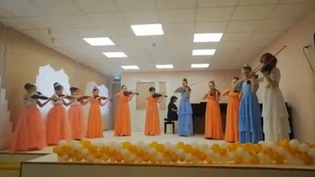 Детский образцовый коллектив ансамбль скрипачей "Созвучие" - А. Экимян "Шире круг" смотреть онлайн
