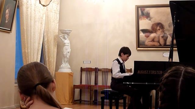 Играет Дима Валов ДХШ "Весна" Москва 5 класс смотреть онлайн