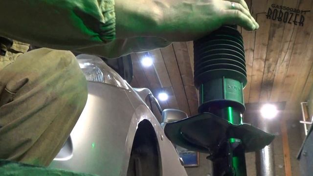 Замена передних стоек на NISSAN TIIDA смотреть онлайн