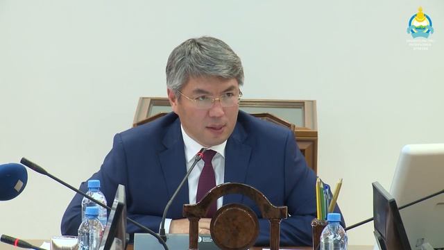 Глава Бурятии Алексей Цыденов_ «Работа регоператора по сбору мусора вызывает большие опасения» смотреть онлайн