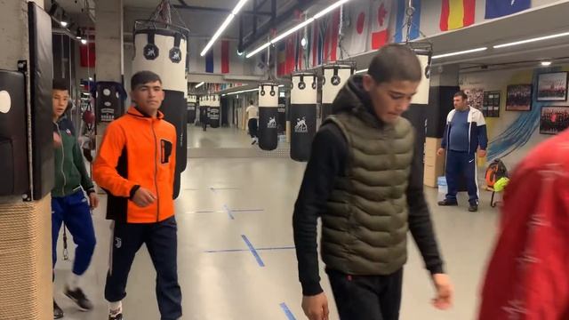 Тренировка юношеской сборной Узбекистана по боксу в Санкт-Петербурге смотреть онлайн