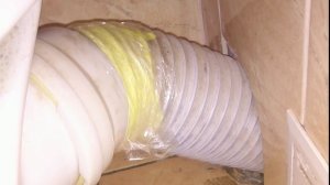 Течет гофра унитаза.