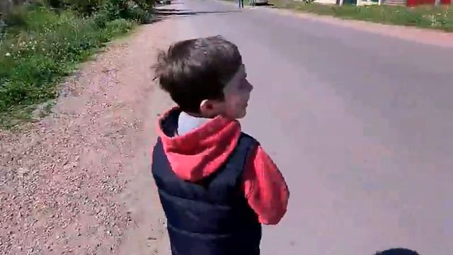 Смотрим как укладывают асфальт по пути в вокальную студию. смотреть онлайн