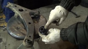 Как правильно поставить сайлентблок на Toyota (задний вертикальный сайлентблок переднего рычага)