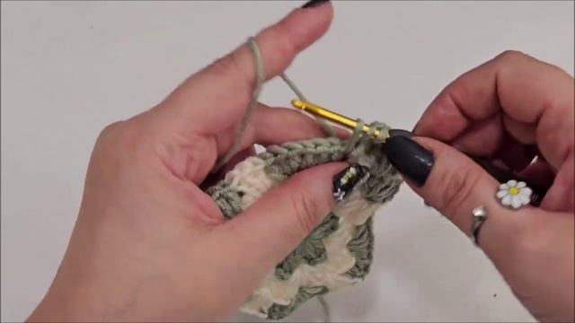 У МЕНЯ ПРЯМ НА УЛИЦЕ СПРАШИВАЮТ КАК ТАКУЮ ВЯЗАТЬ смотреть онлайн