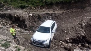 Мицубиси паджеро спорт 3 (МПС3) на острой шпильке перевала Думало КБР 08.08.2021 г.
