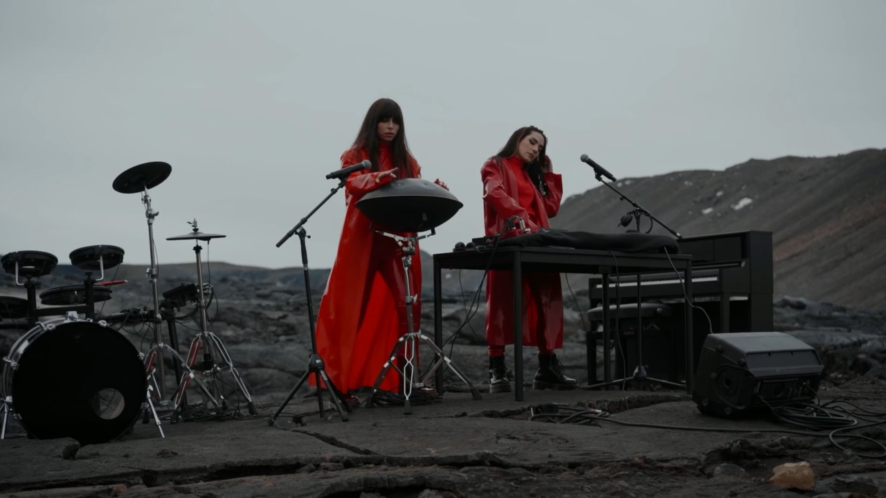 Giolì & Assia - #DiesisLive @Fagradalsfjall Volcano, Iceland смотреть онлайн