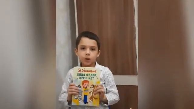 Видеоролик «Я книгу прочитал и вам ее дарю». смотреть онлайн