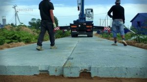 Строительство временной дороги из аэродромных плит ПАГ-14 6000 х 2000 х 140 мм. Ширина дороги 4 м.