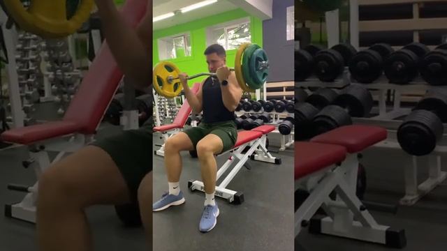 Подъем на Бицепс Сидя смотреть онлайн