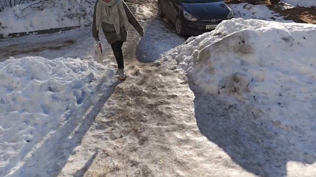 Неудовлетворительная уборка придомовой территории УК Паритет, г. Киров, 2022 смотреть онлайн