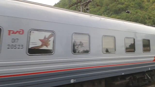 Поезд №306 Сухум-Москва проезжает платформу Абаата.г.Гагра,Абхазия.20150715 смотреть онлайн