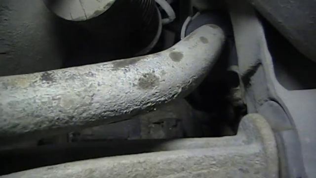 Додж Караван как поменять втулки стабилизатора/ Dodge Caravan How to change stabilizer bushings смотреть онлайн