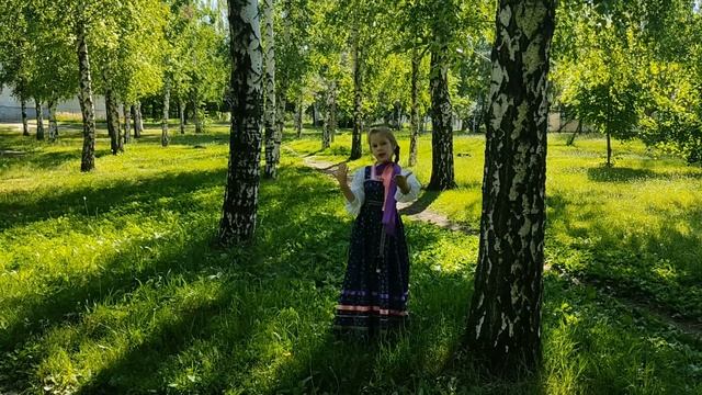 С.Васильев Россия  как из песни слово читает Кузина Алиса