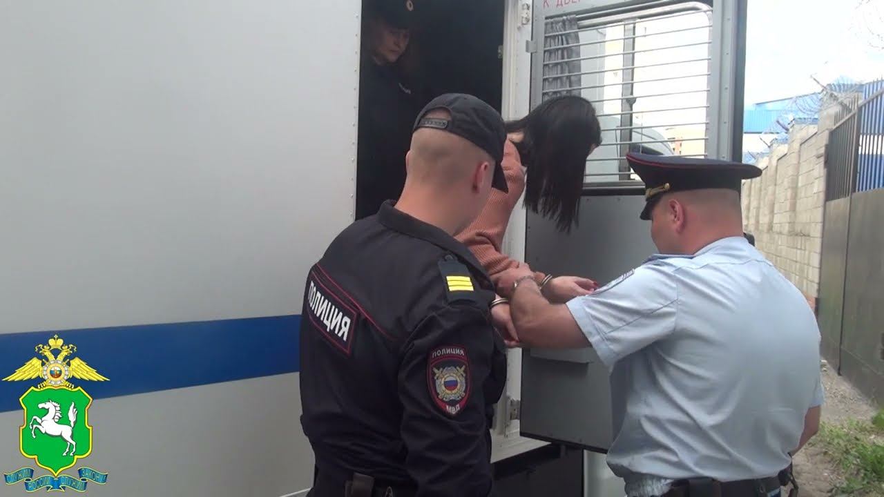 Задержана глава муниципального образования по обвинению в злоупотреблении должностных полномочий смотреть онлайн