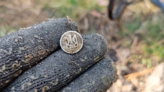 ВЫКАПЫВАЮ ИЗ ЗЕМЛИ СТАРИННЫЕ ПРЕДМЕТЫ! ПОИСК ЗОЛОТА МОНЕТ И МЕТАЛЛОЛОМА В ГОРОДЕ. КАК ЗАРАБОТАТЬ смотреть онлайн