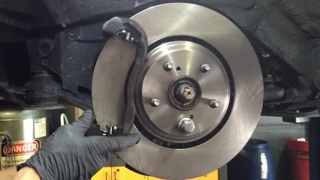 How To Replace Toyota Sienna Front Brakes And Rotors смотреть онлайн