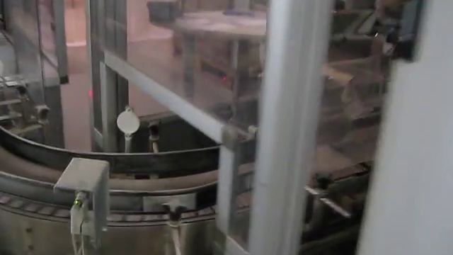 автоматический укладчик пакетов с орехами в гофрокороб Шоу-бокс смотреть онлайн