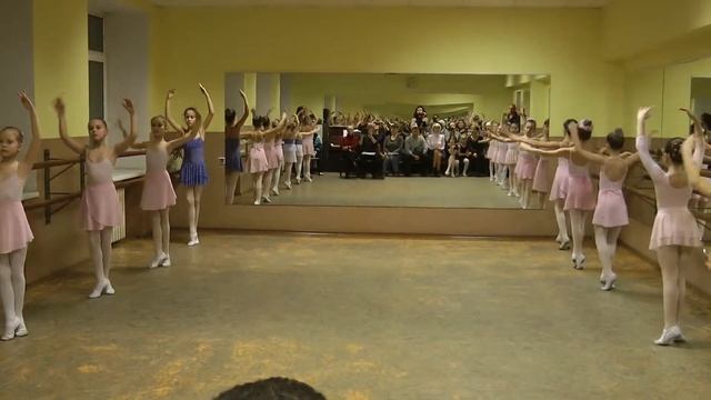 Открытый урок по классическому танцу, 18.12.2015г, детская школа балетного искусства "Арабески" смотреть онлайн