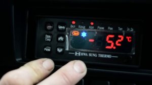 Работа пульта управления рефрижераторной установки H-THERMO