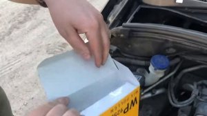Замена воздушного фильтра на Peugeot 208!