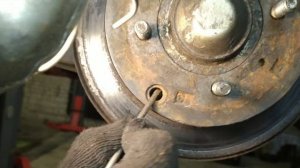 Замена тормозных дисков и колодок на Мицубиси Лансер