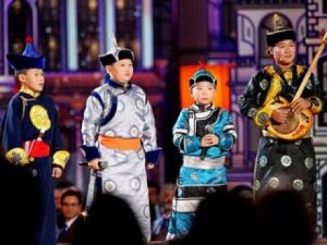 Ансамбль «Эртине». Народная тувинская песня «Эки аъттар». Синяя птица 2017. Новый 3 сезон